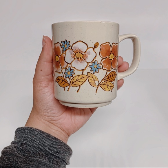 🎄Pair of Retro Floral Print Mugs - Picture 4 of 9